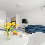 Aquamarina Prima By The By Renters