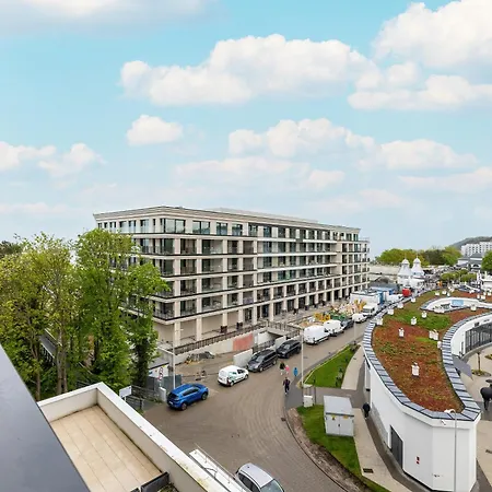 Aquamarina Prima By The By Renters