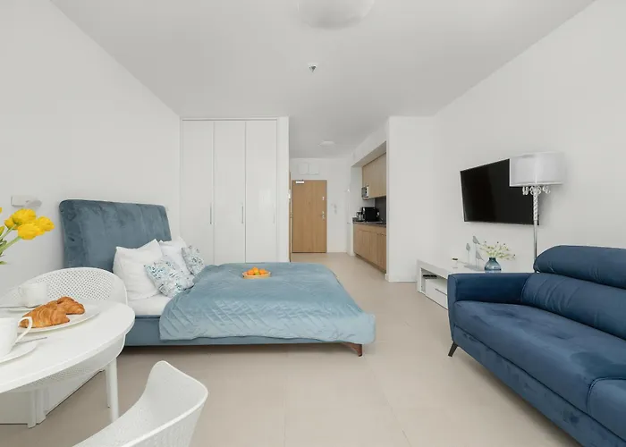 Aquamarina Prima By The By Renters דירה